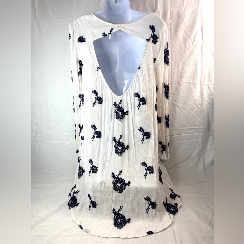 Free People S Boho White Lined Tunic Top with Navy Floral Embroidery - Picture 3 of 12